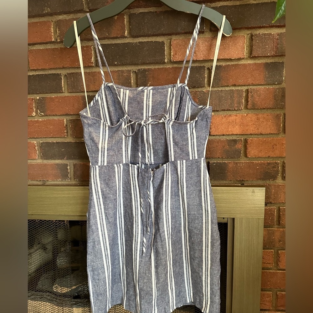 🛍️ NEW cute open back dress excellent condition.